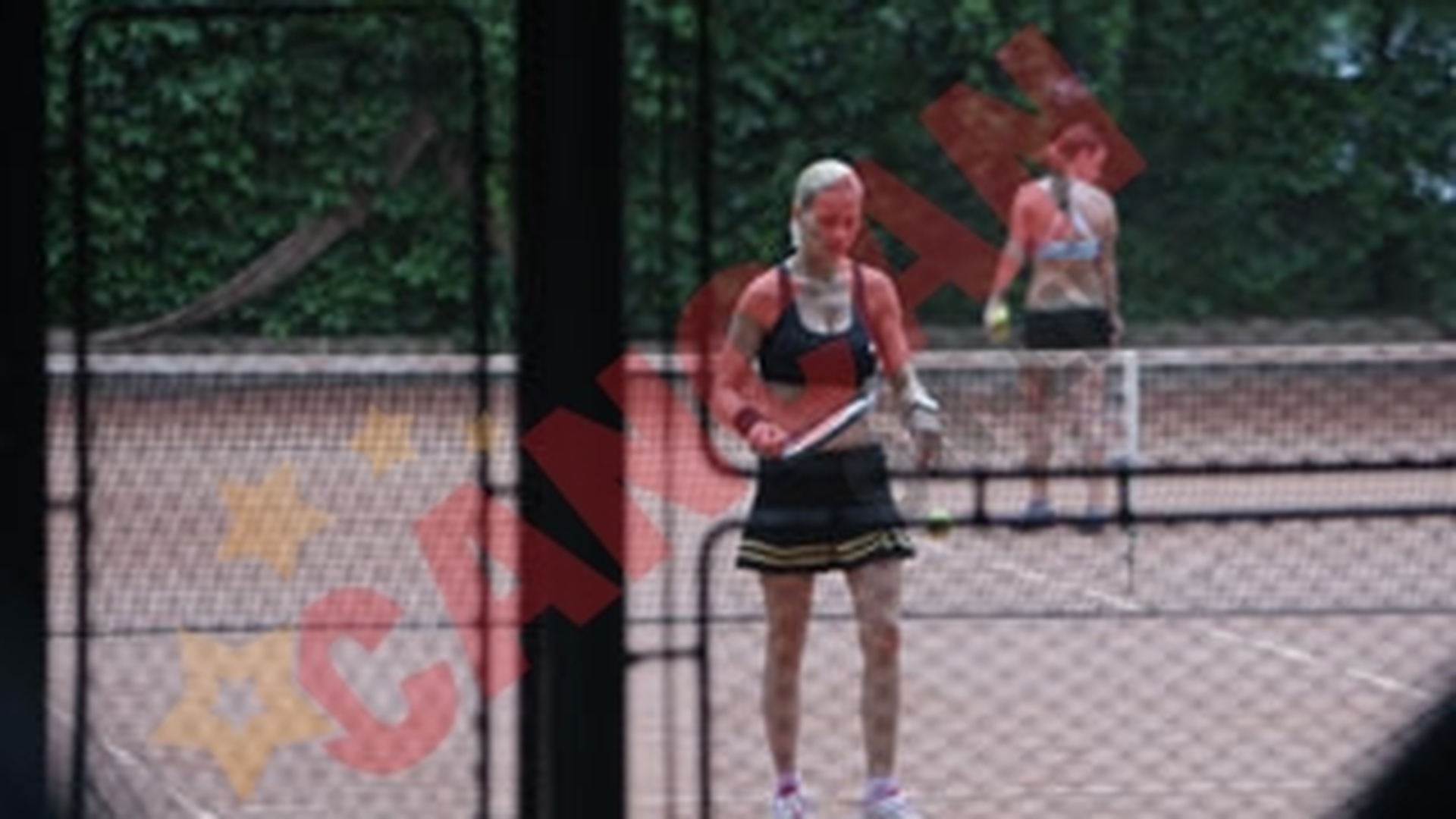 Blonda lui Mutu e zero la tenis