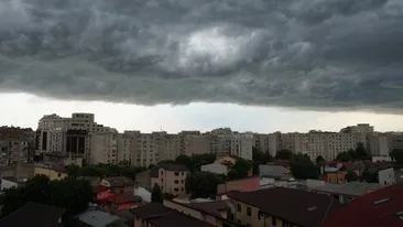 Cod portocaliu: furtuni violente și vijelii cu grindină se abat asupra României. Zonele vizate