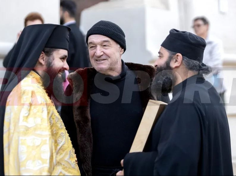 Imagini fabuloase! Cum a venit îmbrăcat Gigi Becali, patronul FCSB-ului, la Patriarhie, la moaștele Sfântului Dimitrie cel Nou | GALERIE FOTO