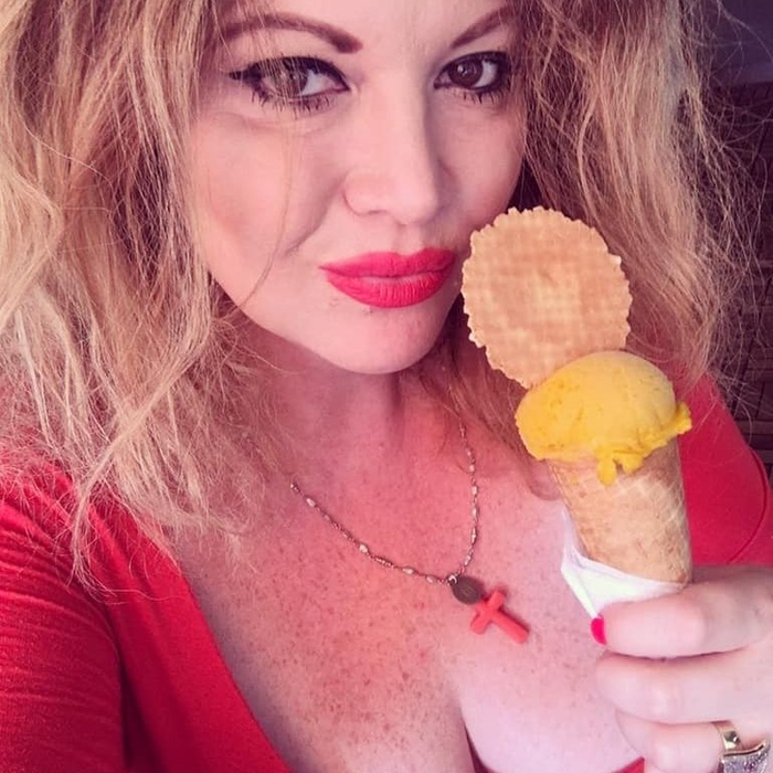 Oana Lis a aflat ieri că tatăl său a murit / Sursă foto: Facebook