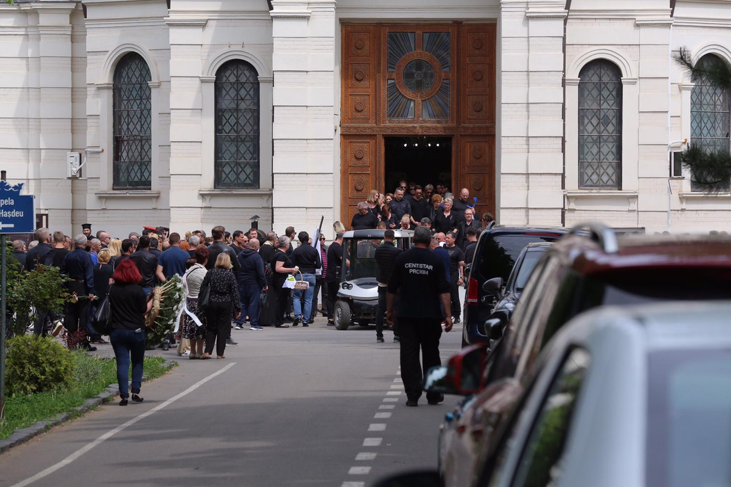 Vedetele din România își iau adio azi de la Alex Faur, cel mai excentric tânăr milionar
