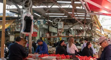 Rafturile magazinelor sunt GOALE! Oamenii au dat iama și au cumpărat tot ce au prins, de frica războiului cu Iran