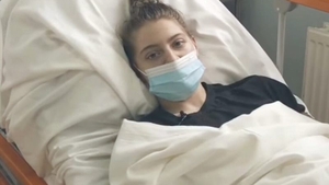 Dovada că minunile există. Maria, studenta de 19 ani din Rădăuți, care s-a trezit miracolos din comă, a revenit la școală