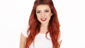Elena Gheorghe a lansat o colecţie de tricouri după o experienţă dureroasă: "Povestea acestui proiect este una foarte intima şi are legatură cu lupta unui om foarte drag mie"