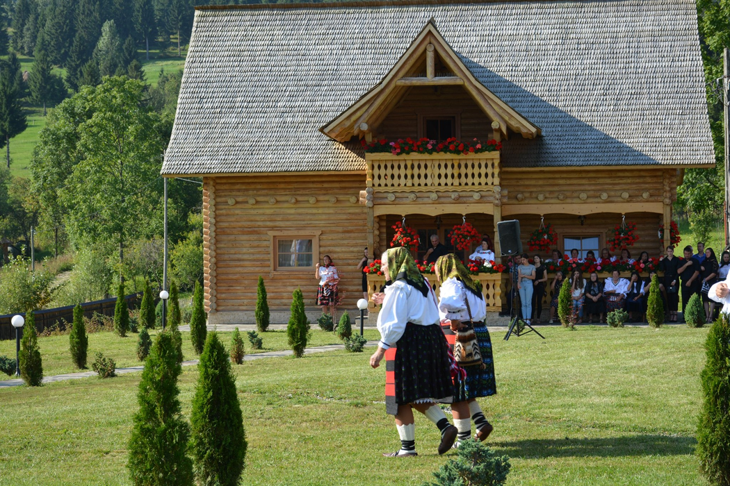 Adunările la biserică au rămas o amintire