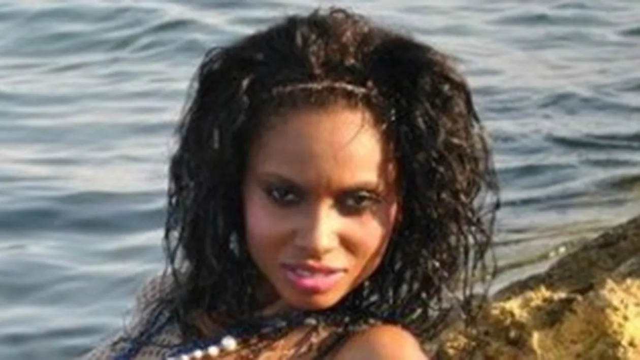 Laurette a suferit cumplit din cauza silicoanelor! Vezi ce sfat le dă femeilor care vor cu orice preţ sâni mai mari