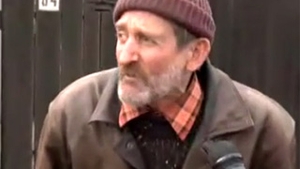 VIDEO Asta e singurul video care trebuie DAT PE FACEBOOK de 1 Decembrie! Romanii habar n-au ce sarbatoresc: "Nu ne arde de nimic, suntem vai de mamica noastra care plange pe drum" - Razi cu lacrimi!