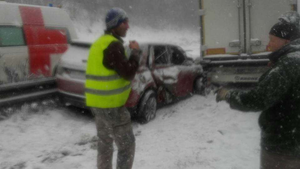 VIDEO / Noi imagini de la carambolul din Cehia! Mai mulţi români, implicaţi în accident au filmat imaginile înfiorătoare de la faţa locului: „Dezastru, frate!”