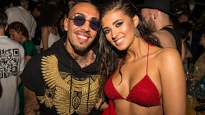 Antonia și Alex Velea și-au făcut apariția în Mamaia! Cum au venit îmbrăcați cei doi artiști: “Mergem să înotăm“