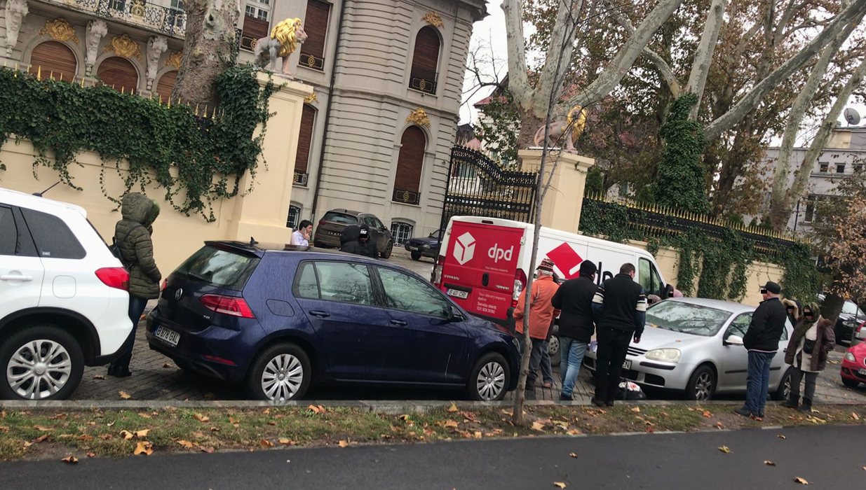 Ionuț Luțu, cancelarul lui Gigi Becali, și-a deschis ”punct de lucru” la poarta Palatului din Aleea Alexandru!