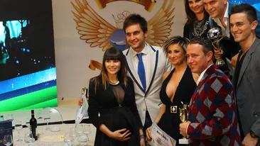 In fusta scurta si pe tocuri de 13 cm, nici nu zici ca e gravida! Iubita lui Tatarusanu are pofte, dar nu se ingrasa deloc