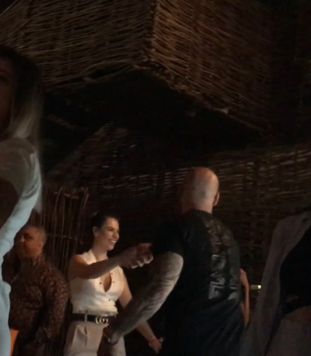 Giani Kiriță a încercat să combine o sexoasă cu mișcări de balerin!