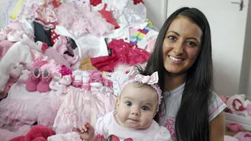 E cea mai răsfăţată bebeluşă! Mama ei i-a cumpărat hăinuţe de 8000 de lire, pentru a celebra refacerea micuţei după o boală gravă!