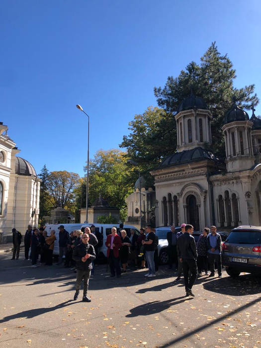 Alexandru Arșinel a fost înmormântat în cimitirul Bellu, duminică, în jurul prânzului. A fost condus pe ultimul drum de peste 200 de oamani (Foto: CANCAN.RO)