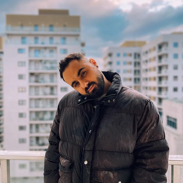Emi, la "cuțite" cu noii concurenți de la TCDU / (Sursa: Instagram)