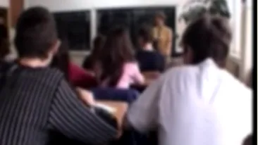 Scandal sexual in invatamantul romanesc! O directoare de scoala a pozat provocator!