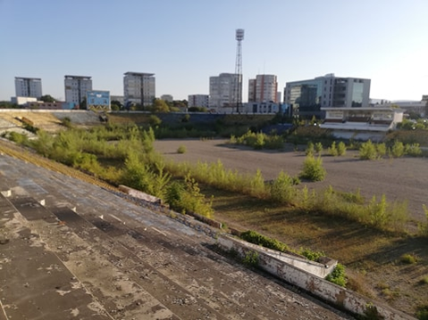 Stadionul Municipal din Bacău, fost ”Dumitru Sechelariu”, a a ajuns de nerecunoscut