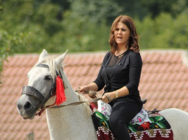 Niculina Stoican, scandal de proporţii cu poliţiştii! Declaraţii şocante ale artistei: „Îl bat pe poliţist data viitoare, îl prind eu pe undeva”