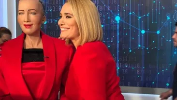 Robotul umanoid Sophia a ajuns în platoul Știrilor ProTV! Andreea Esca i-a luat interviu: ”Ar trebui să mă tem că-mi iei locul?”