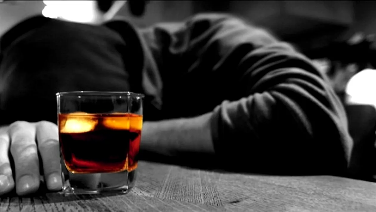 Peste 100 de persoane au murit după ce au consumat alcool contrafăcut