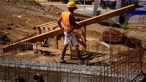 Ce a pățit un constructor român care a luat avans 40.000 de euro și nu s-a mai dus la lucrare. Ce pedeapsă a primit în Belgia