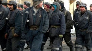 Peste 250 de mineri mărşăluiesc în acest moment pe străzi! De ce protestează aceştia 