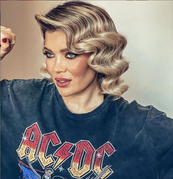 Gina Pistol este însărcinată: “Acest secret îl știu doar câțiva apropiați”. Primele poze cu burtica de gravidă a iubitei lui Smiley