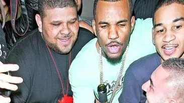 Rapperul The Game s-a rupt in figuri. A cinstit trotuarul cu sampanie delux