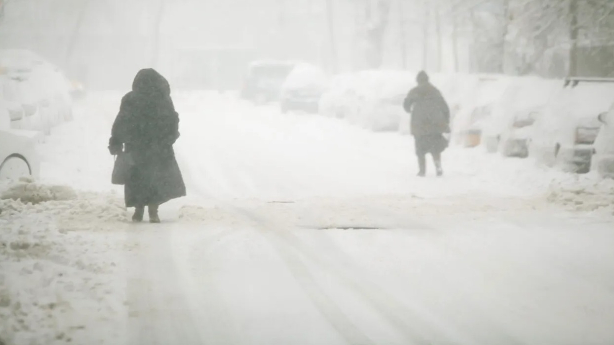 După câteva zile mai calde urmează -15 grade Celsius. Un nou val de ger în România
