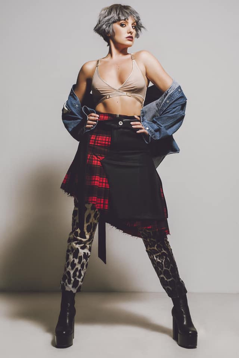 Alexandra Stan, filmată goală în cadă în timp ce cântă o manea celebră! Înregistrarea a devenit virală