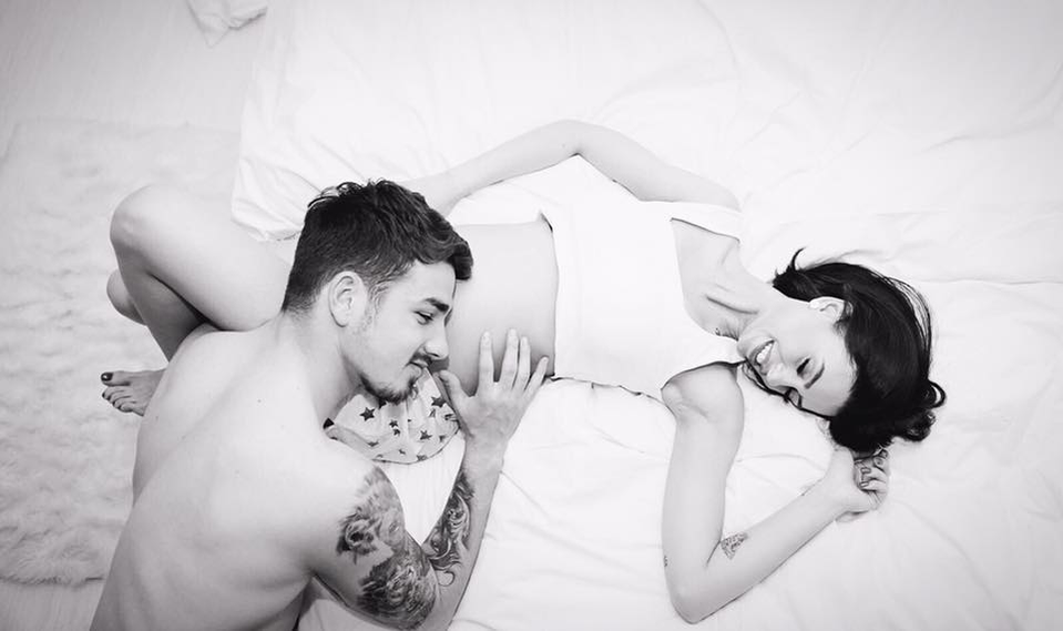 Una dintre cele mai sexy vedete de la noi este însărcinată! Gestul emoționant prin care soțul ei a dezvăluit că vor deveni părinți din nou