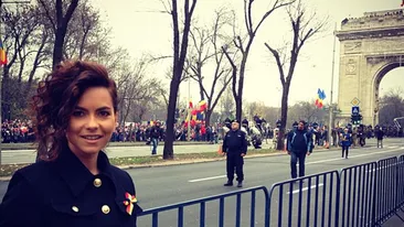 Surpriza pentru romani la parada militara de 1 decembrie! Inna s-a strecurat printre spectatori, chiar langa Arcul de Triumf