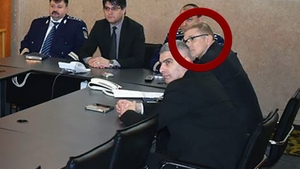 Circ cu şeful ”Doi ş‘un sfert” de la Vaslui. Le-a arătat degetul mijlociu colegilor şi…