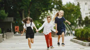 Când se încheie anul școlar 2025-2026. Ce categorii de elevi finalizează studiile mai devreme