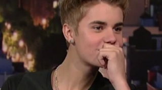 VIDEO Justin Bieber a demonstrat in direct la TV ca este doar frumos! Vezi ce gafa a facut de s-a inrosit de rusine!