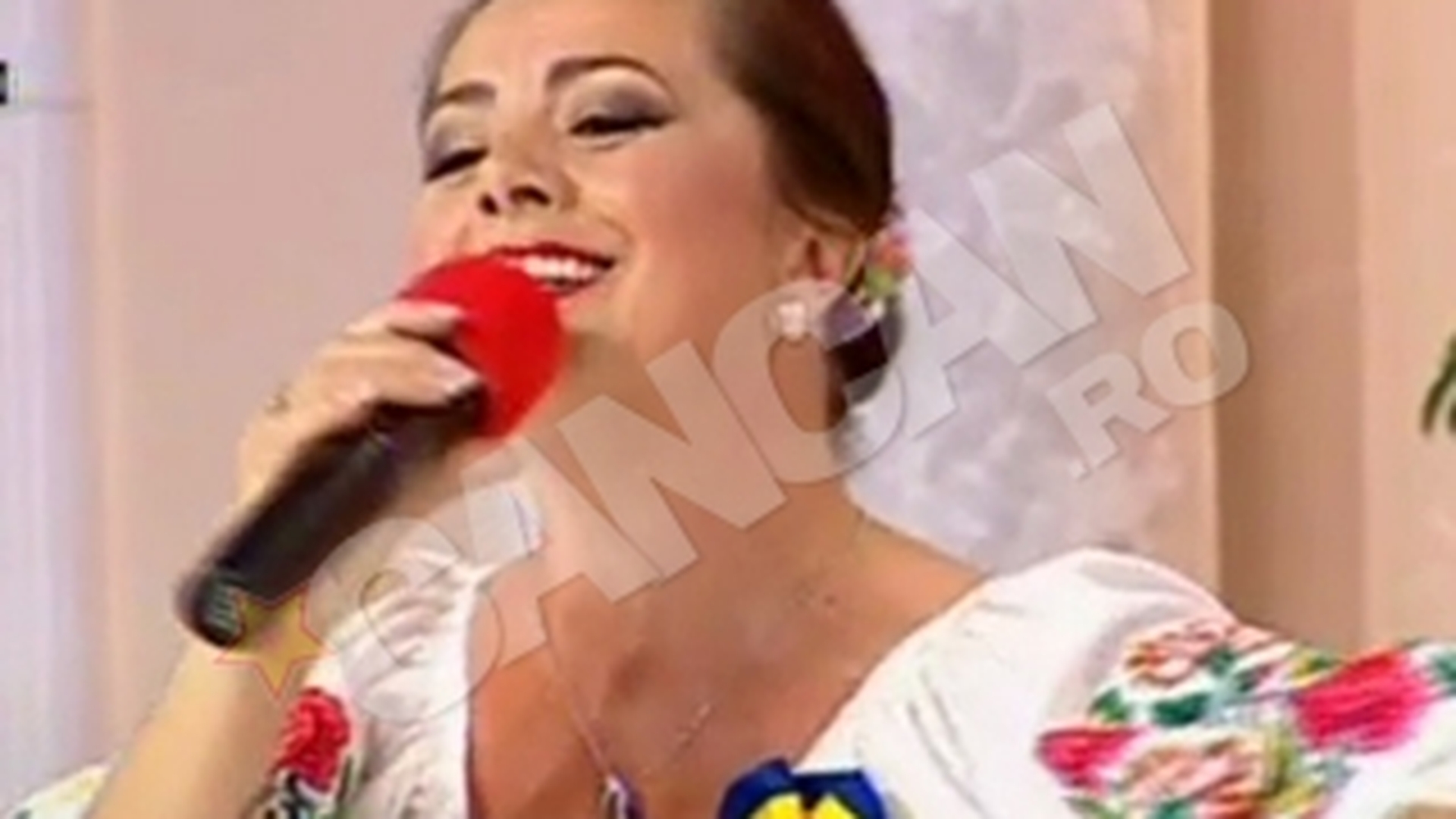 E clar! Elena Gheorghe a mostenit talentul de la mama sa! Ascult-o aici pe Marioara Gheorghe cum canta in aromana!