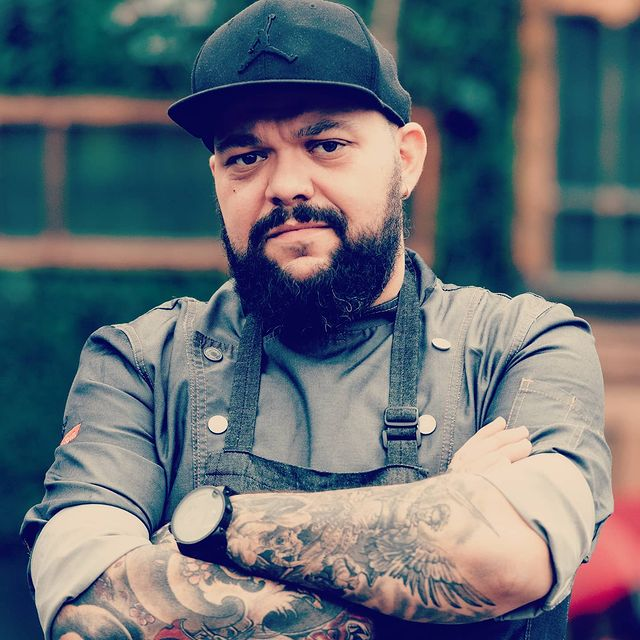 Chef Munti, despre alimentele afrodisiace : "Adaugă niște elemente mai puțin uzuale, un chilli, un Fructul Pasiunii, ceva care să aibă un «kick»!" / (Foto : Instagram.com)