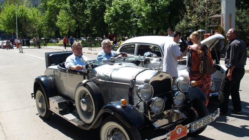 In aceste weekend are loc parada autovehiculelor de epoca! Te asteapta bijuterii de zeci d emii de euro!