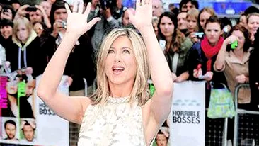 Jennifer Aniston are 42 de ani, dar i-a dat gata pe toti. E cea mai sexy femeie din toate timpurile