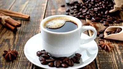 Băutura care poate fi înlocuitorul cafelei. Nu conține cofeină, calmează organismul, susține digestia și are efect diuretic