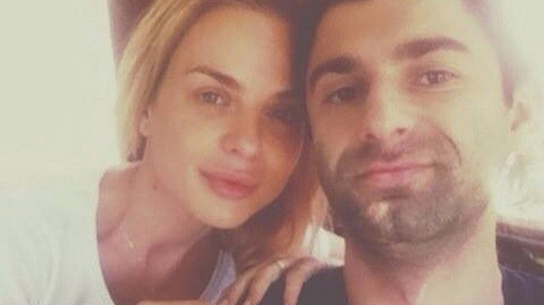 PAUL IPATE şi JOJO locuiesc într-un palat. Aici este ”cuibuşorul lor de nebunii”!