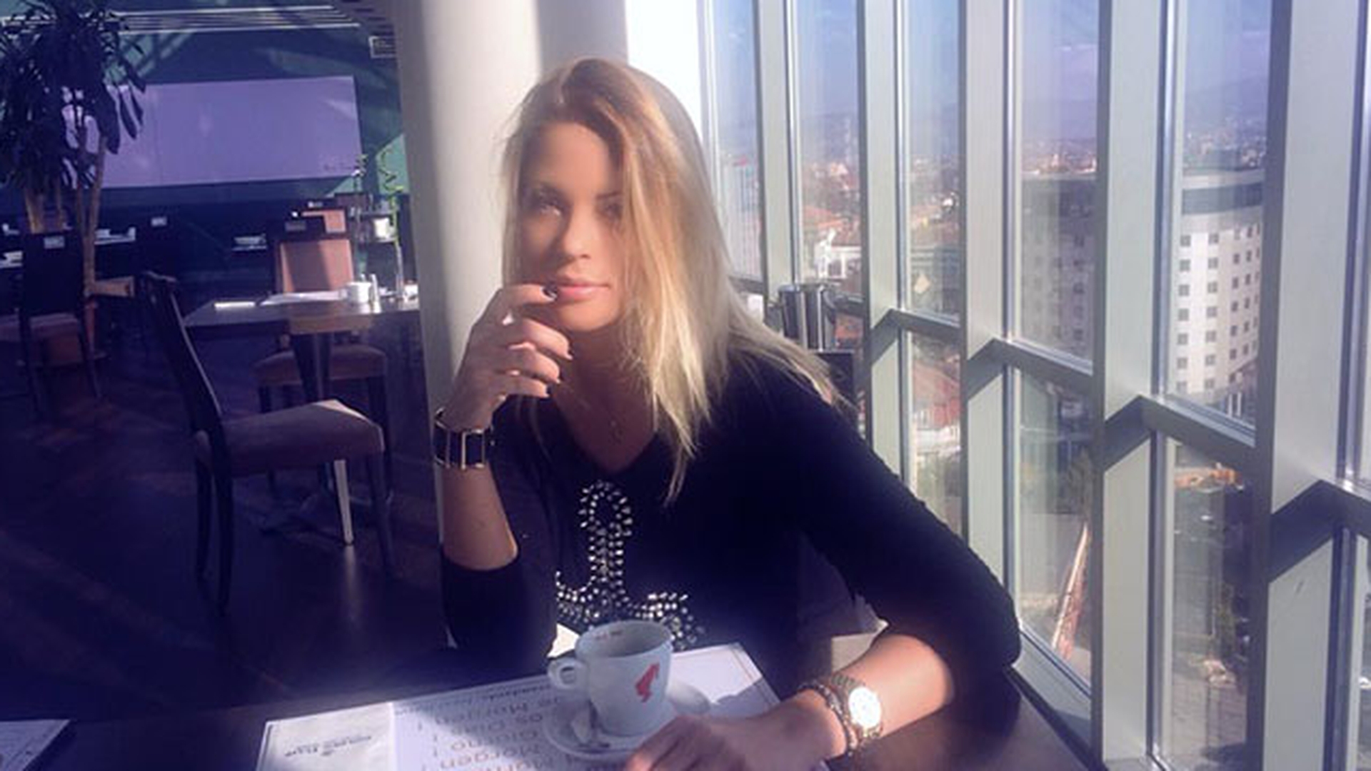 CE CIUDATENIE! Roxana Nemes, schimbare BIZARA de look! Fanilor nu le-a venit sa creada: "Roxana, te bat! Unde-i parul?"
