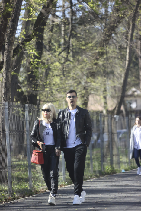Elena Udrea și Adrian Alexandrov s-au bucurat de vremea frumoasă, cu puțin timp înainte de condamnarea fostului ministru (Foto: CANCAN.RO)