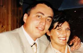 Ce se află, de fapt, în mormântul Elodiei Ghinescu din satul Cândești. Așa ceva NU mai există în toată România