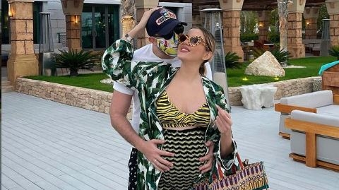 Cum a lăsat-o fără cuvinte iubitul pe Emily Burghelea! Poză cu micuța la care fosta asistentă a exclamat: ”Whaaaaaat?”
