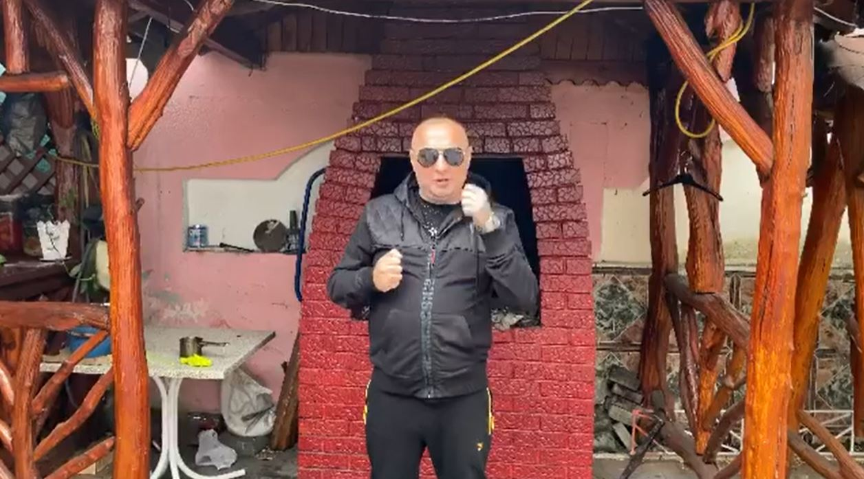 Leo de la Strehaia, gafă de zile mari! Tot Internetul a râs de el după ce s-a auzit asta pe filmarea lui | VIDEO