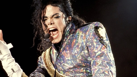 Jacheta purtată de Michael Jackson în turneul "Bad", vândută cu aproape 300.000 de dolari