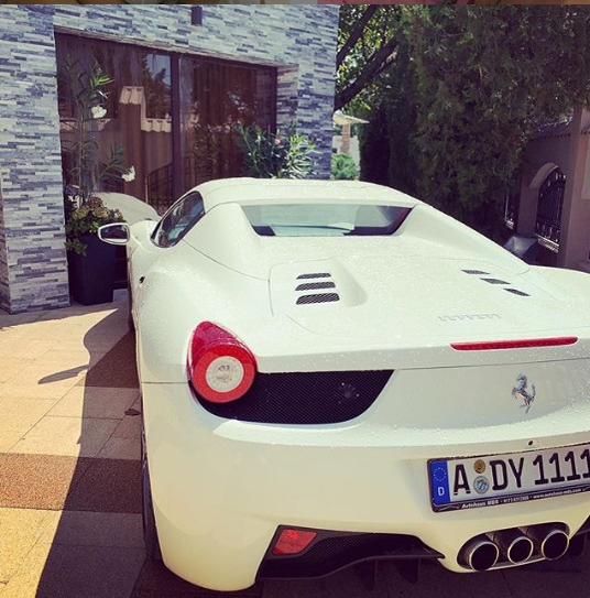 Adrian Minune și-a cumpărat un Lamborghini roșu de 400.000 de euro de Crăciun