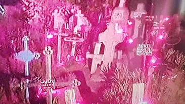 Un preot din Galați a pus, noaptea, candele la toate crucile din cimitir și le-a aprins