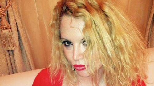 VIDEO! OANA LIS, fără inhibiţii! Blonda dansează lasciv la o terasă:‘’Zici că te reverşi...’’